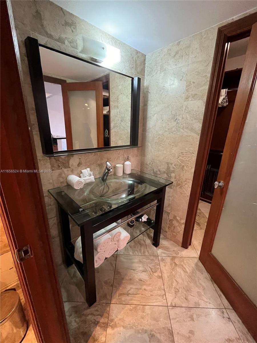 RONEY PALACE CONDO - Residential