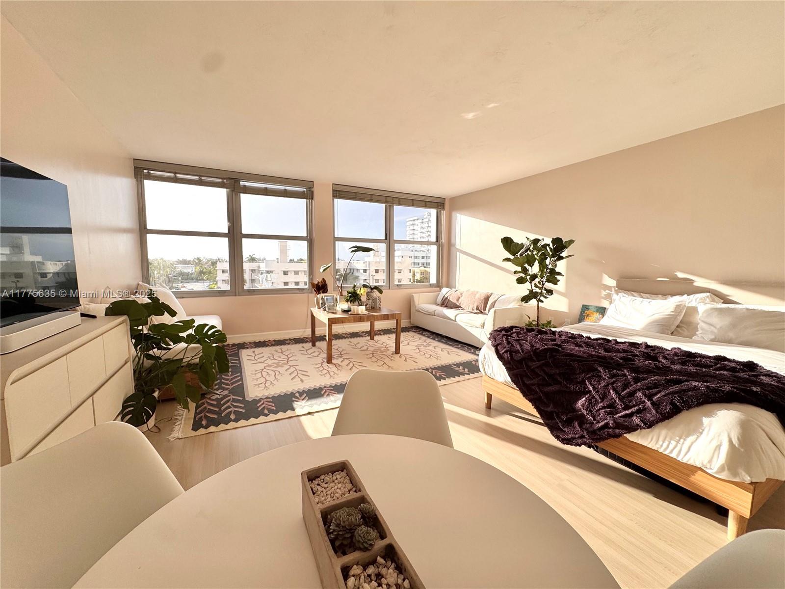 2899 Collins Ave 550