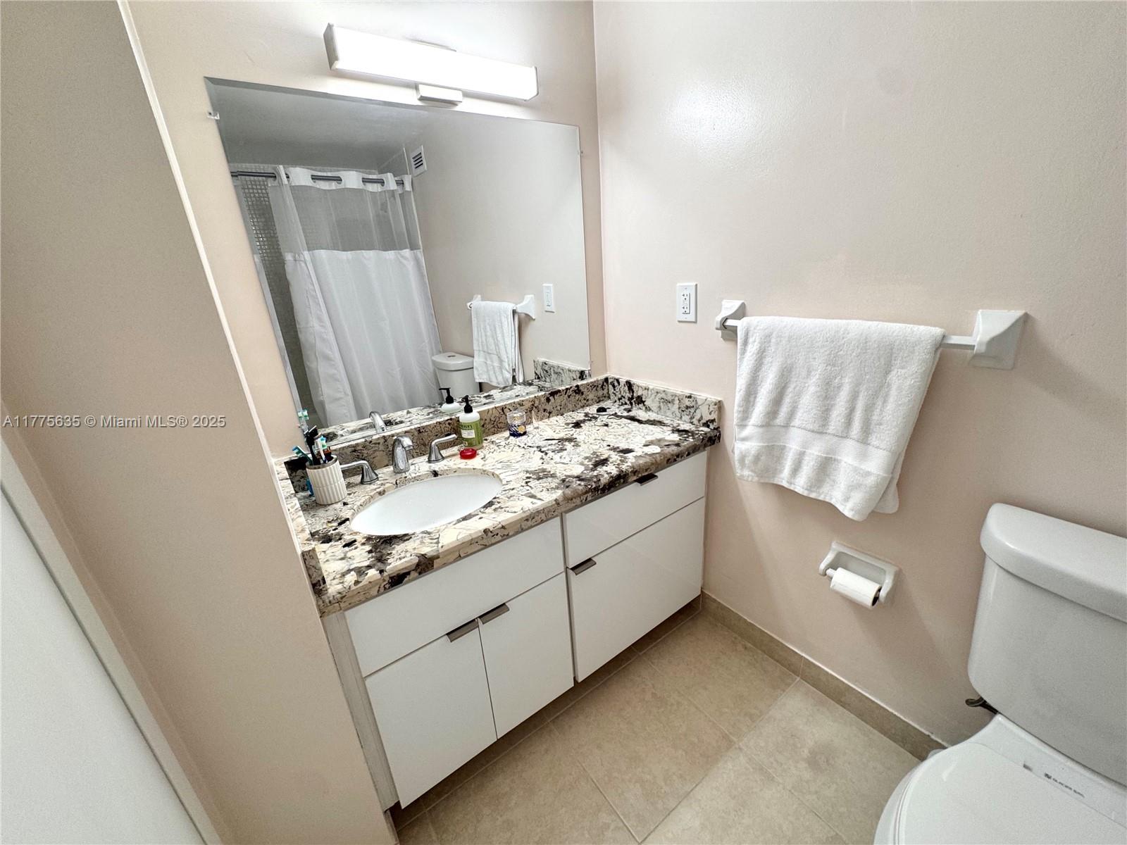 2899 Collins Ave 550