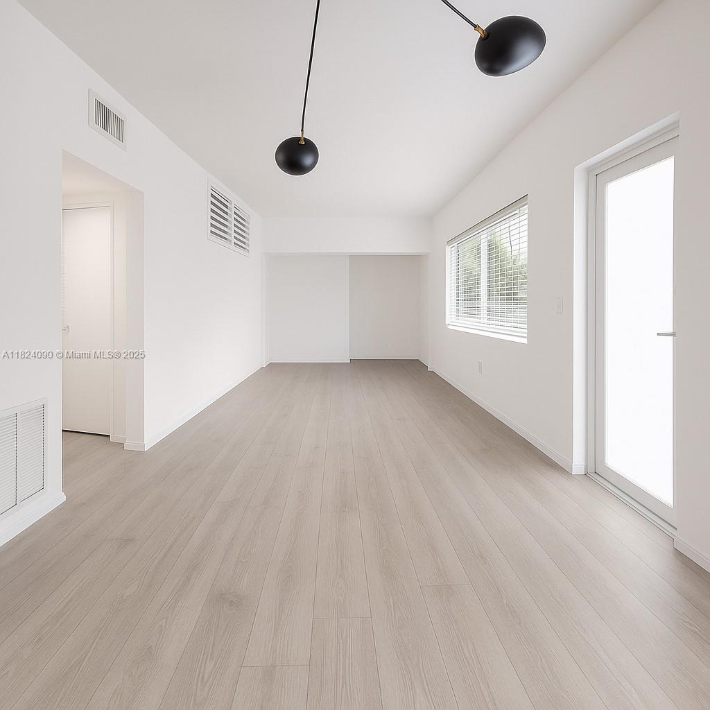 1110 Venetian Way 2B, Miami, Broward County, Florida - 1 Bedrooms  
1 Bathrooms - 