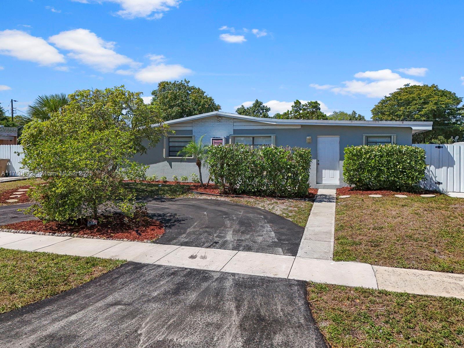 3911 Sw 60th Ave, Davie, Broward County, Florida - 3 Bedrooms  
2 Bathrooms - 