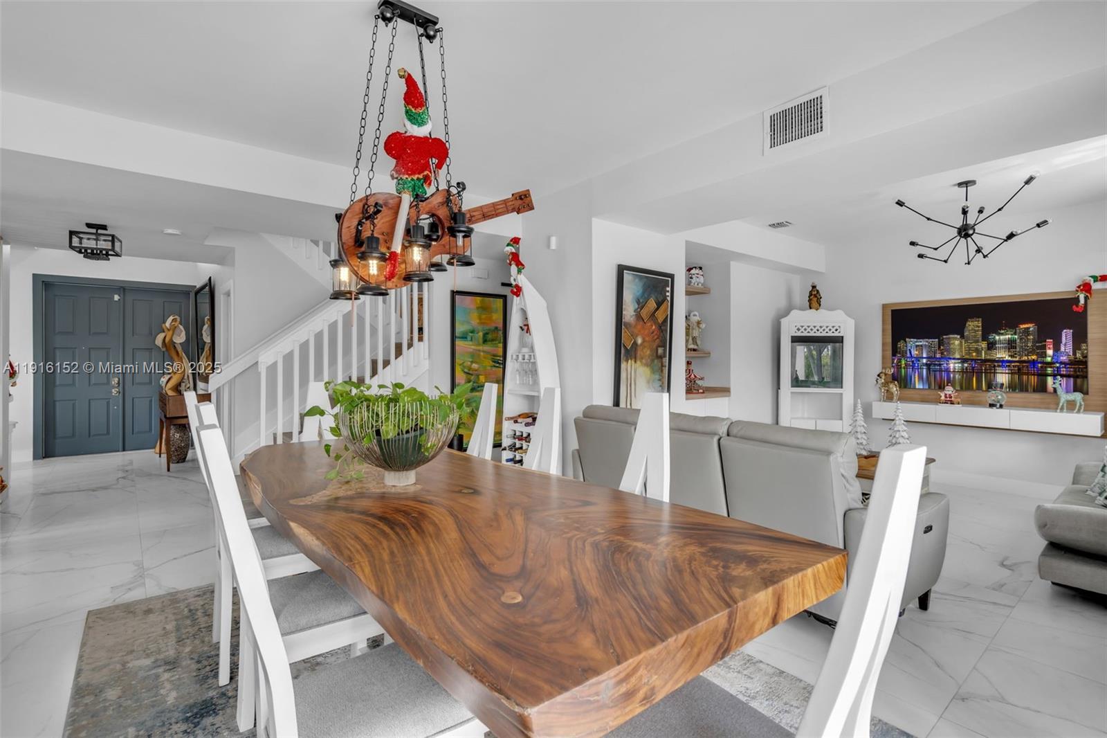 VULCAN MATERIALS COMPANY - Residential Lease