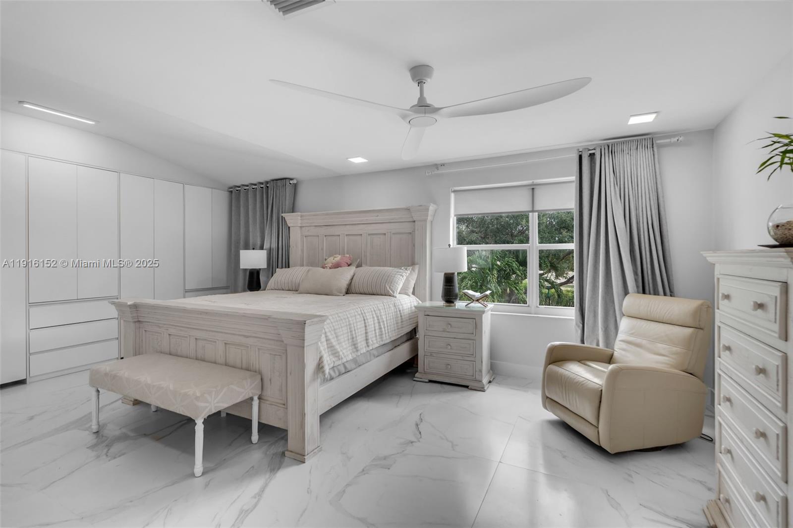 VULCAN MATERIALS COMPANY - Residential Lease