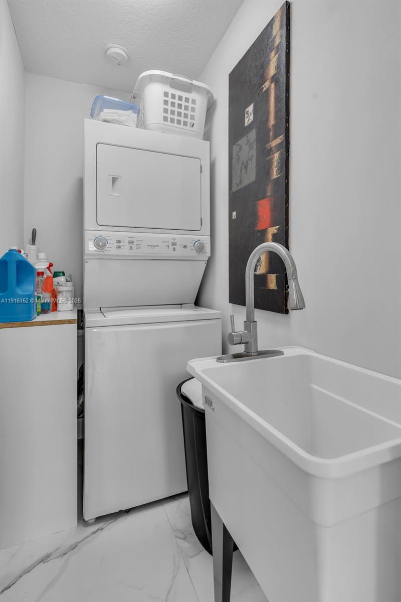 VULCAN MATERIALS COMPANY - Residential Lease