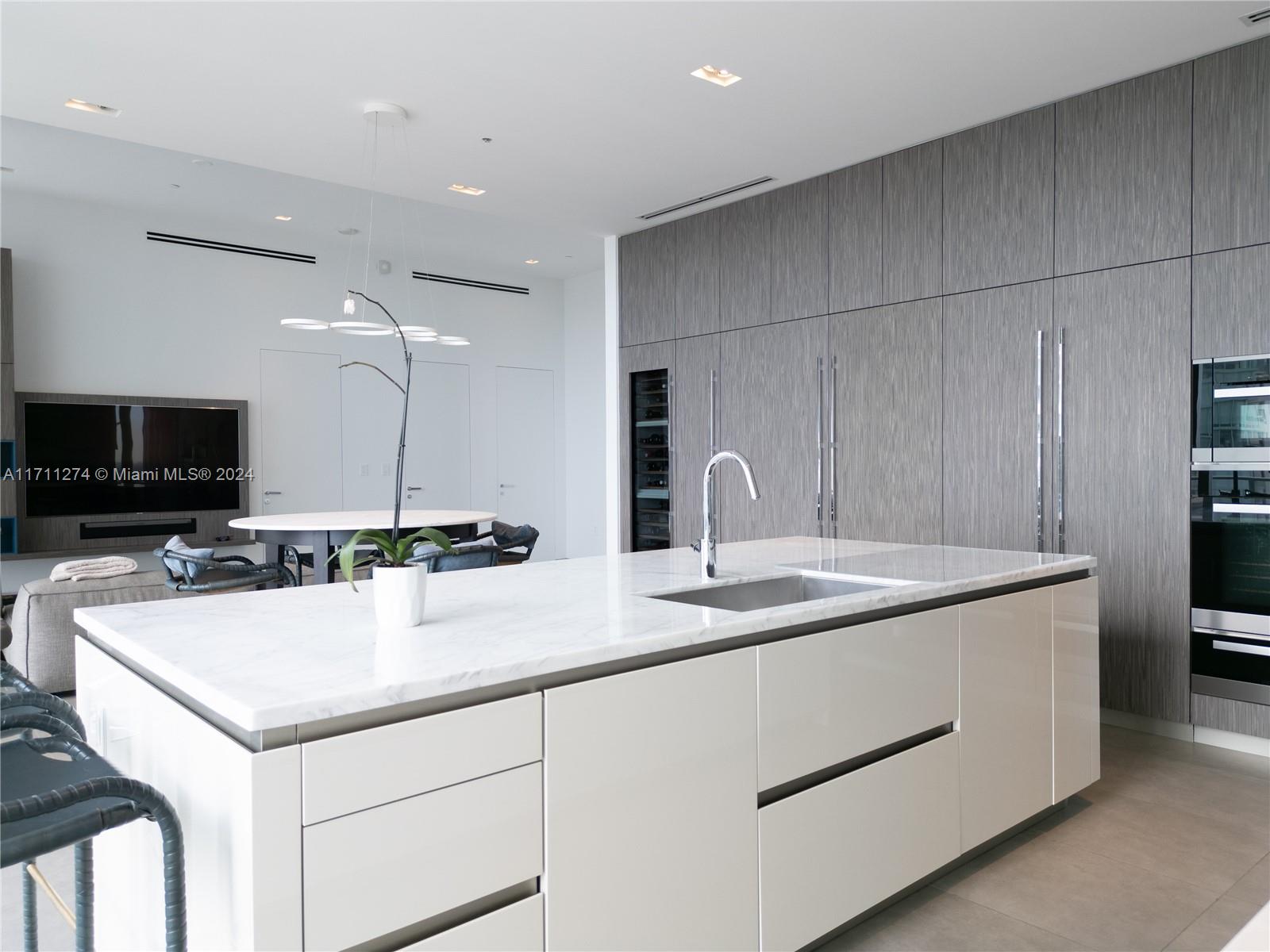 DINNER KEY - Residential