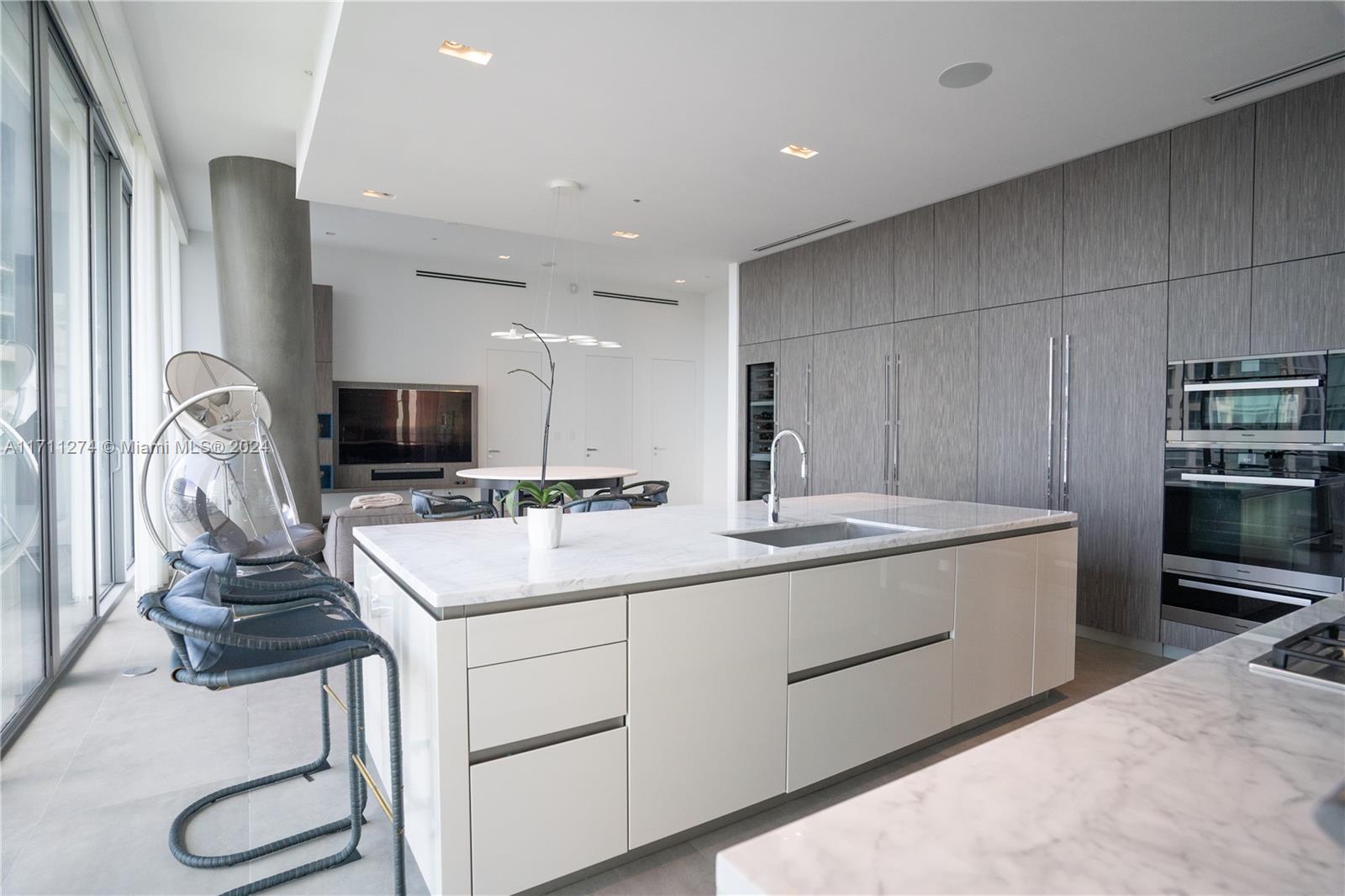 DINNER KEY - Residential