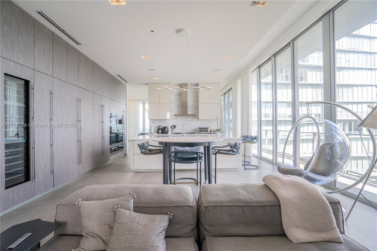 DINNER KEY - Residential