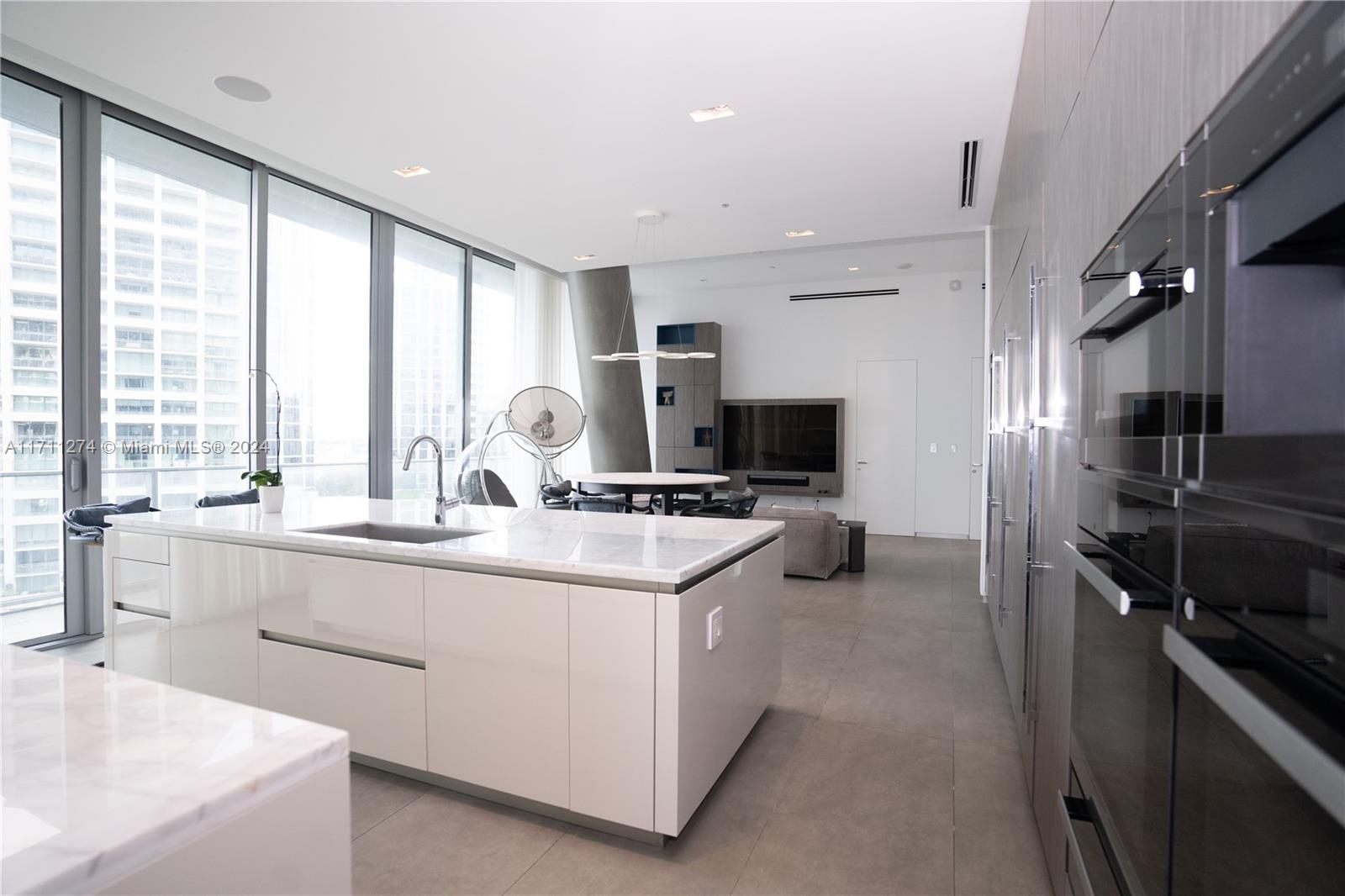 DINNER KEY - Residential