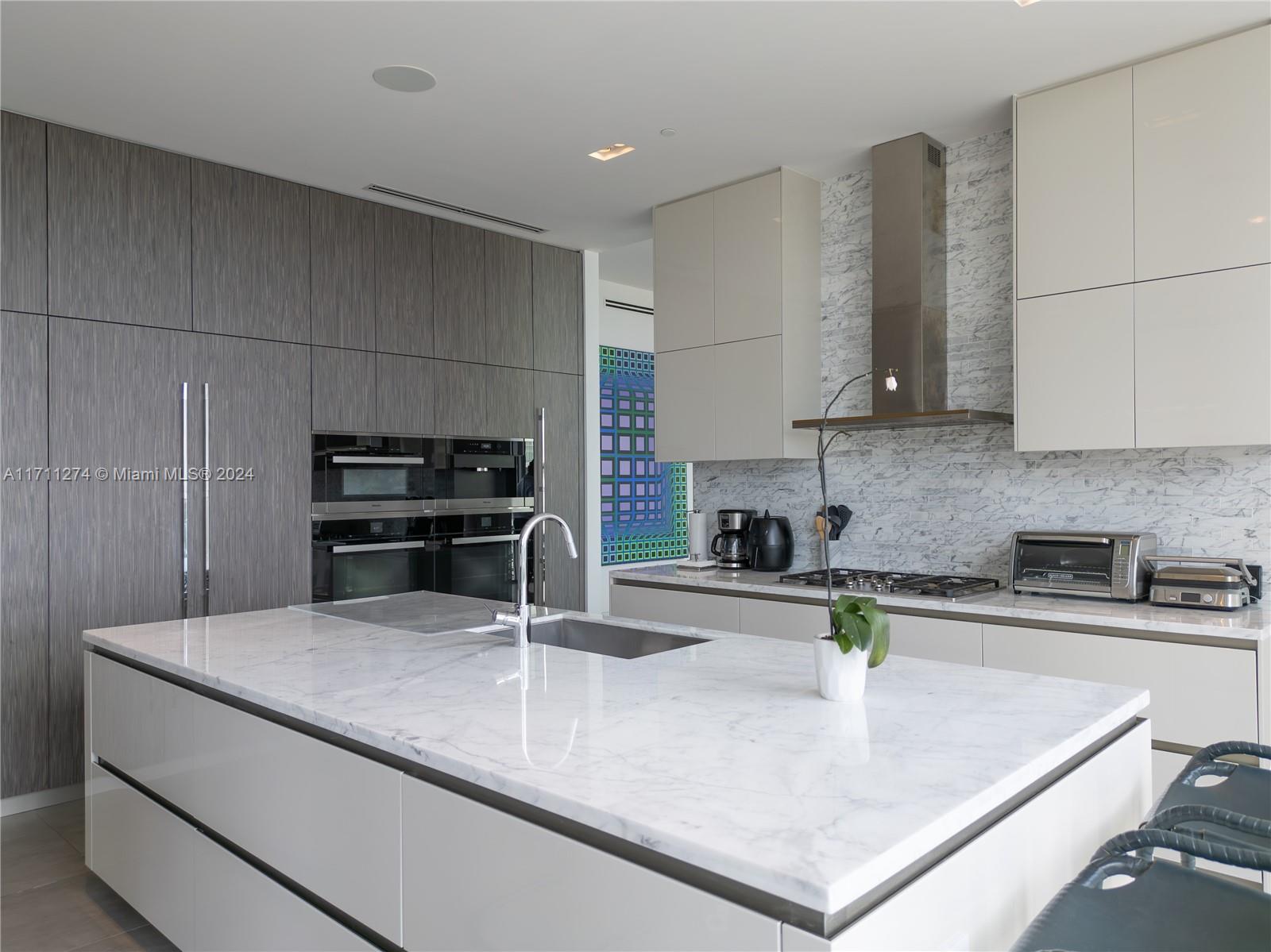DINNER KEY - Residential