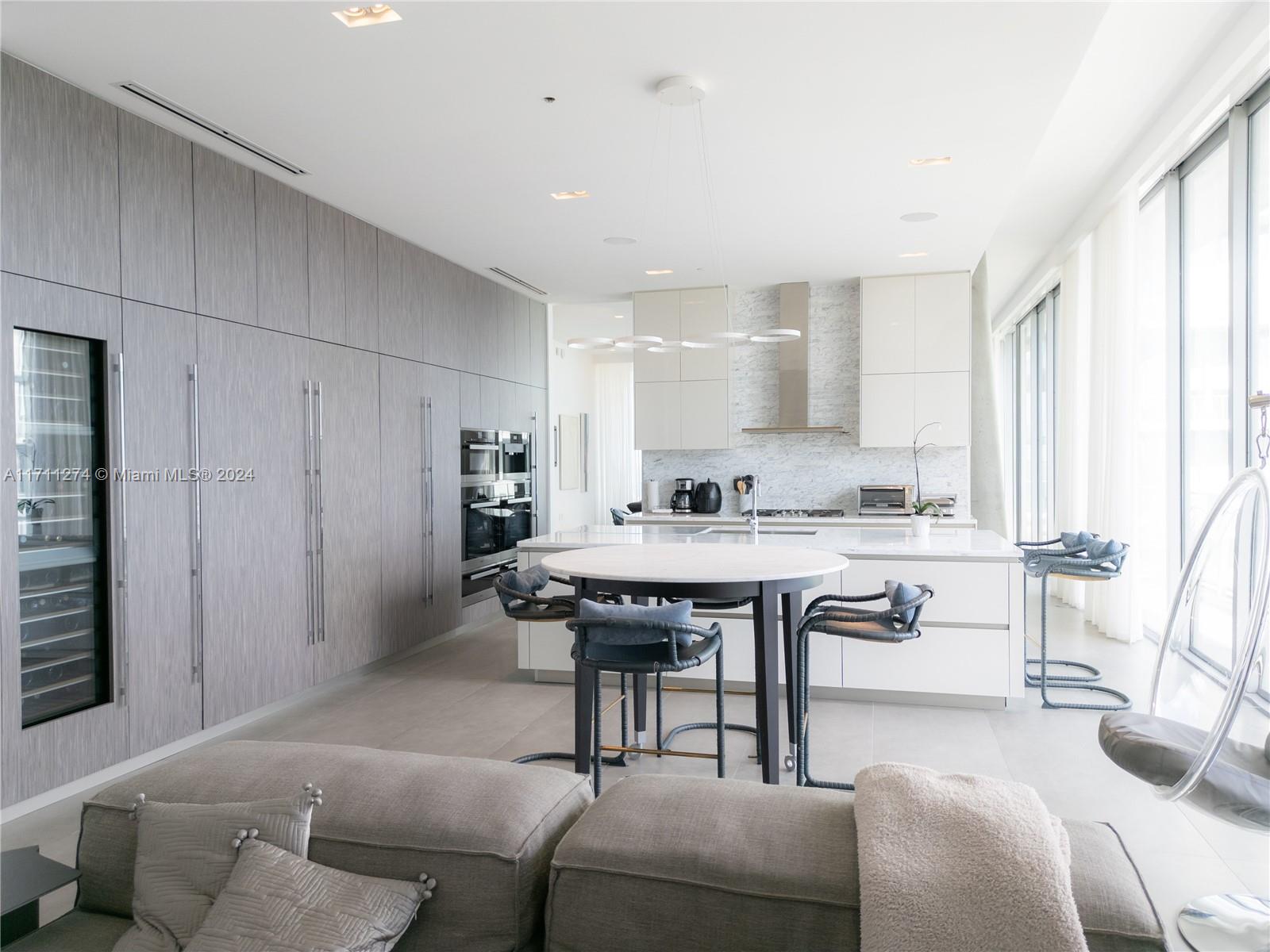 DINNER KEY - Residential