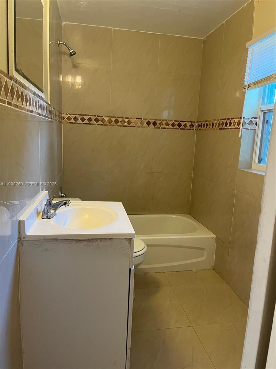 RIVIERA BEACH HEIGHTS ADD - Residential Lease