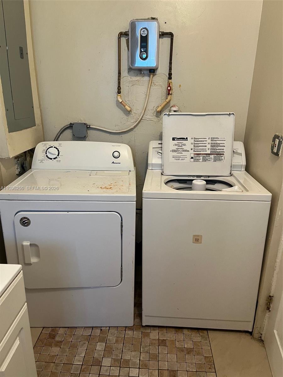 RIVIERA BEACH HEIGHTS ADD - Residential Lease