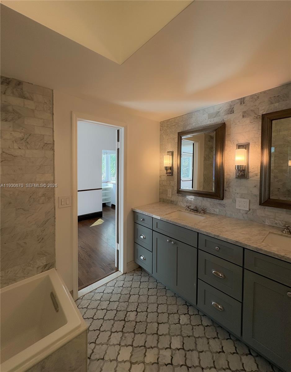 BELLE MEADE OF MIA SEC 1 - Residential