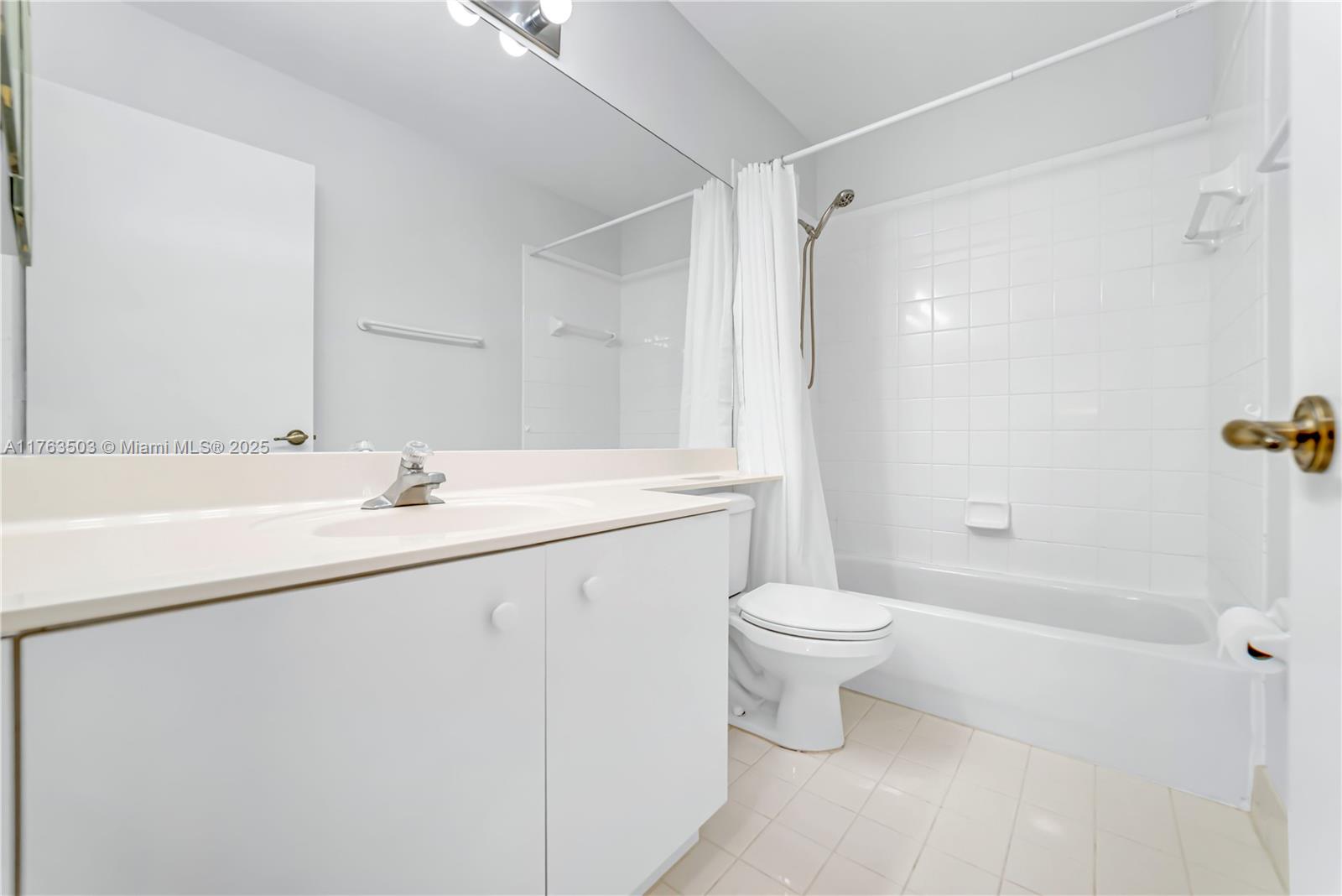 PEMBROKE SHORES - Residential