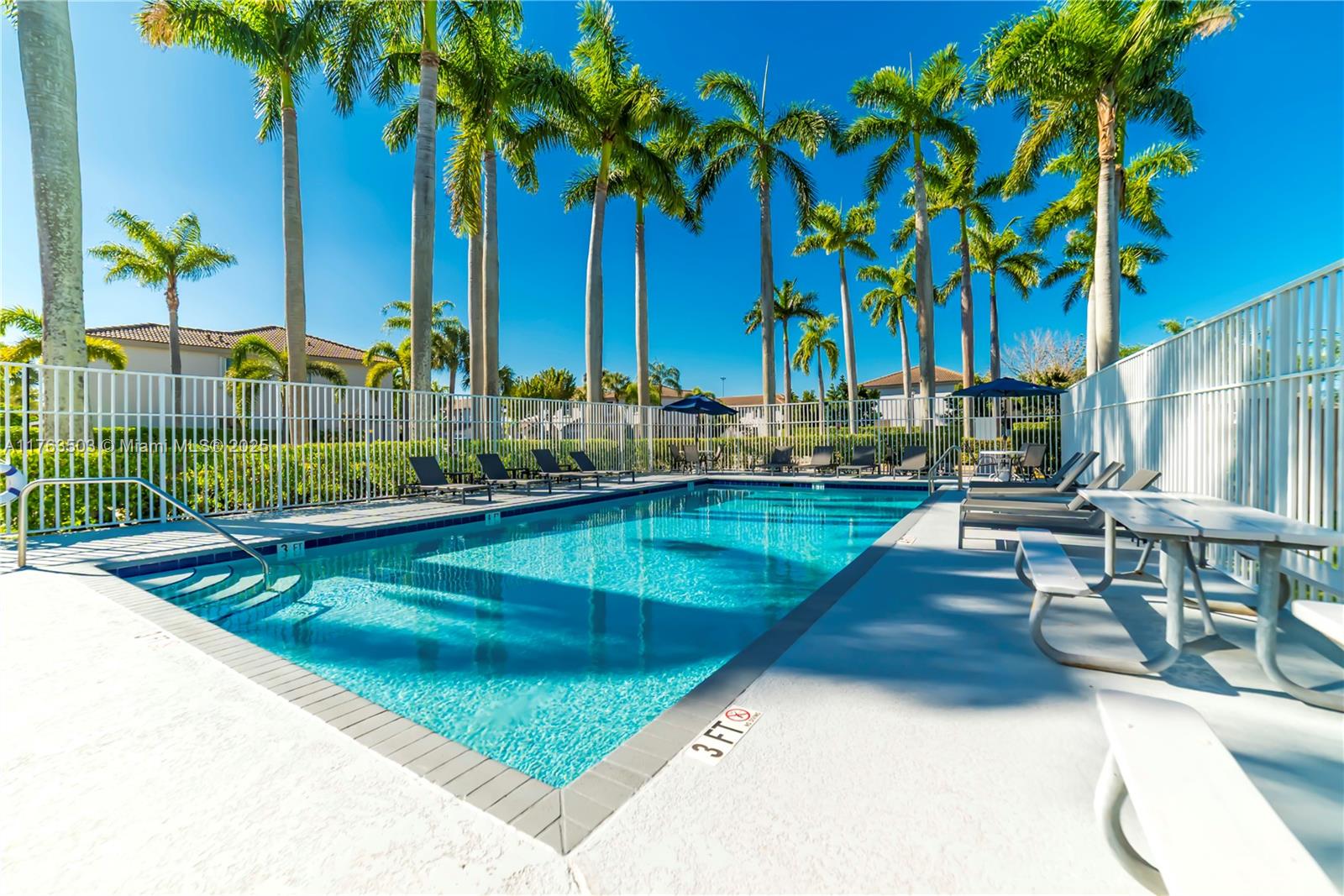 PEMBROKE SHORES - Residential