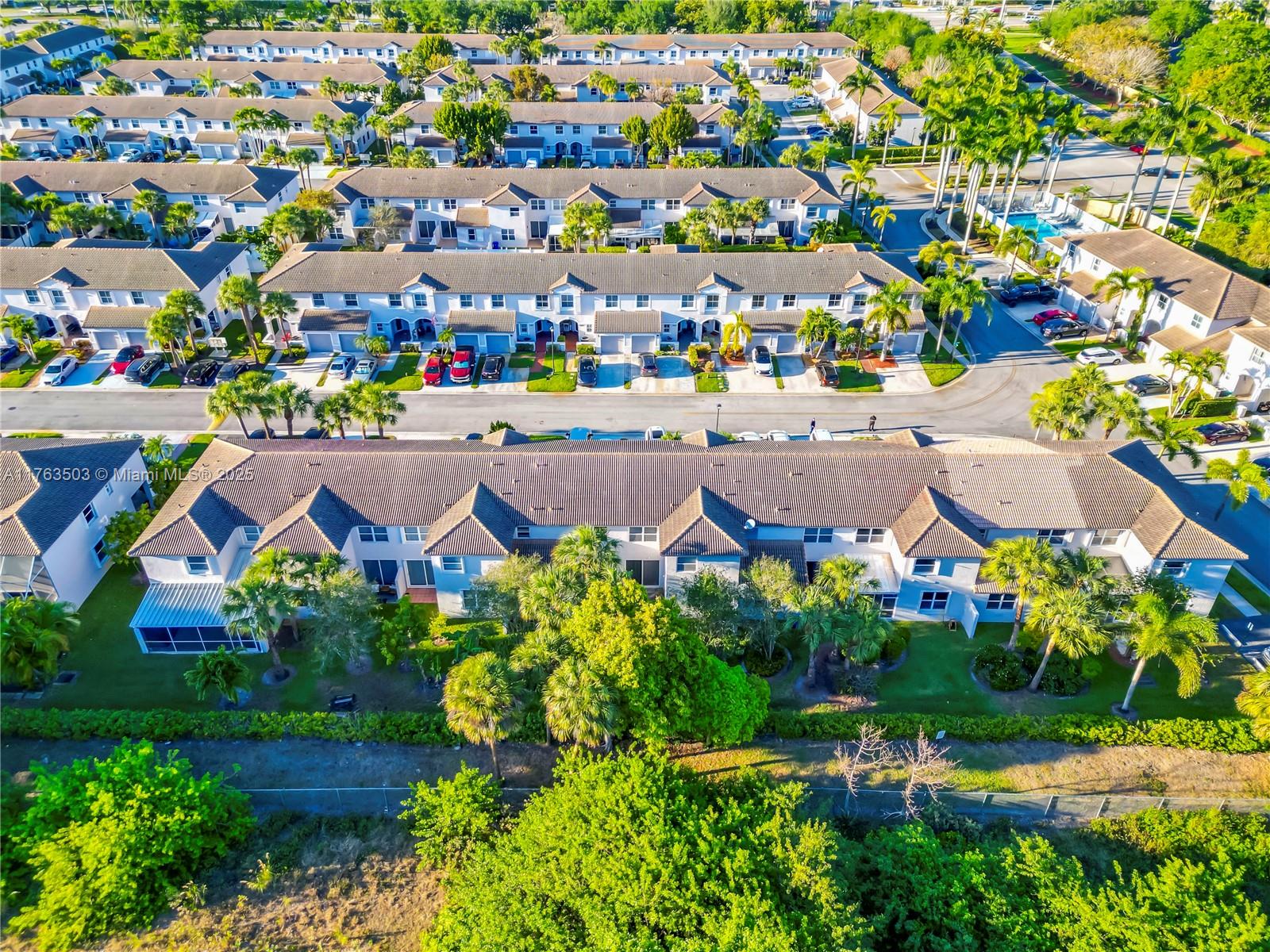 PEMBROKE SHORES - Residential