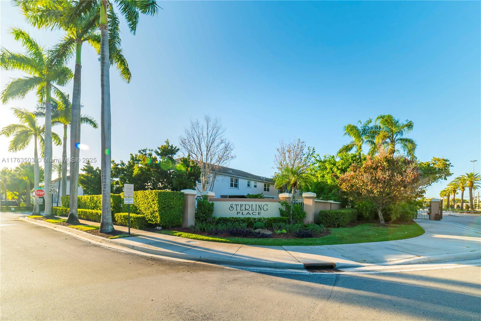PEMBROKE SHORES - Residential