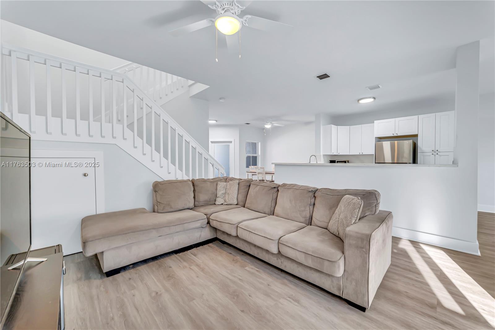 PEMBROKE SHORES - Residential