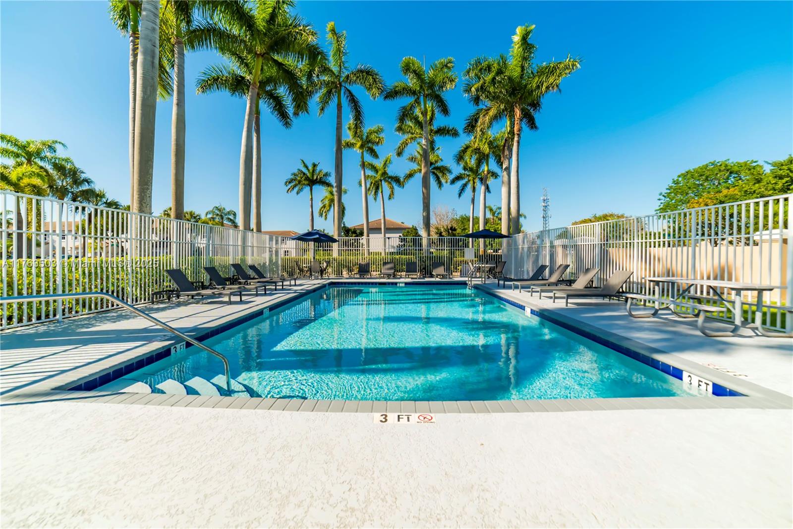 PEMBROKE SHORES - Residential