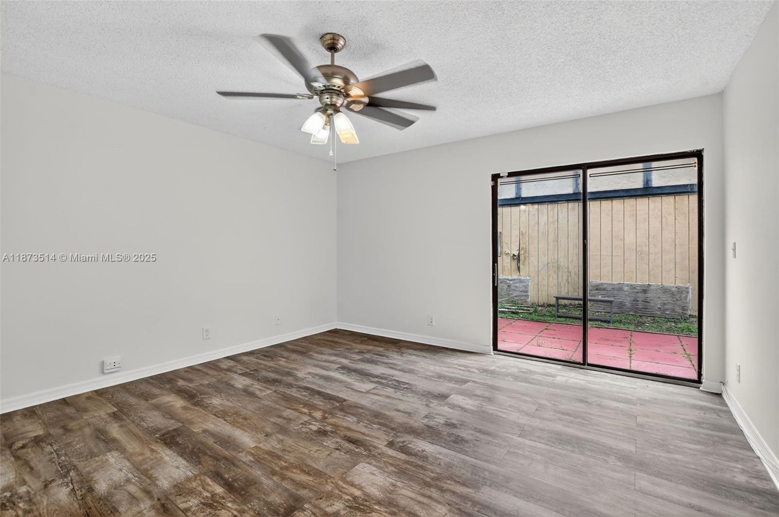 SPRINGTREE LAKES - Residential