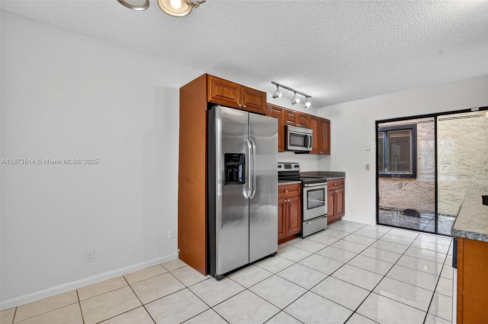 SPRINGTREE LAKES - Residential