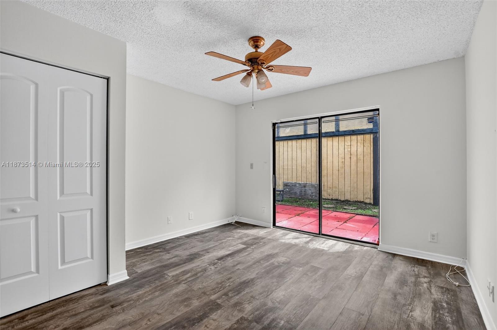 SPRINGTREE LAKES - Residential