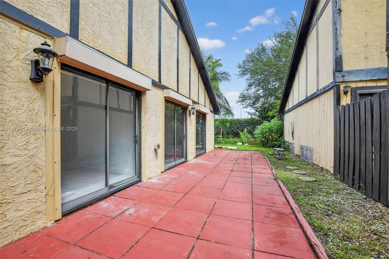 SPRINGTREE LAKES - Residential