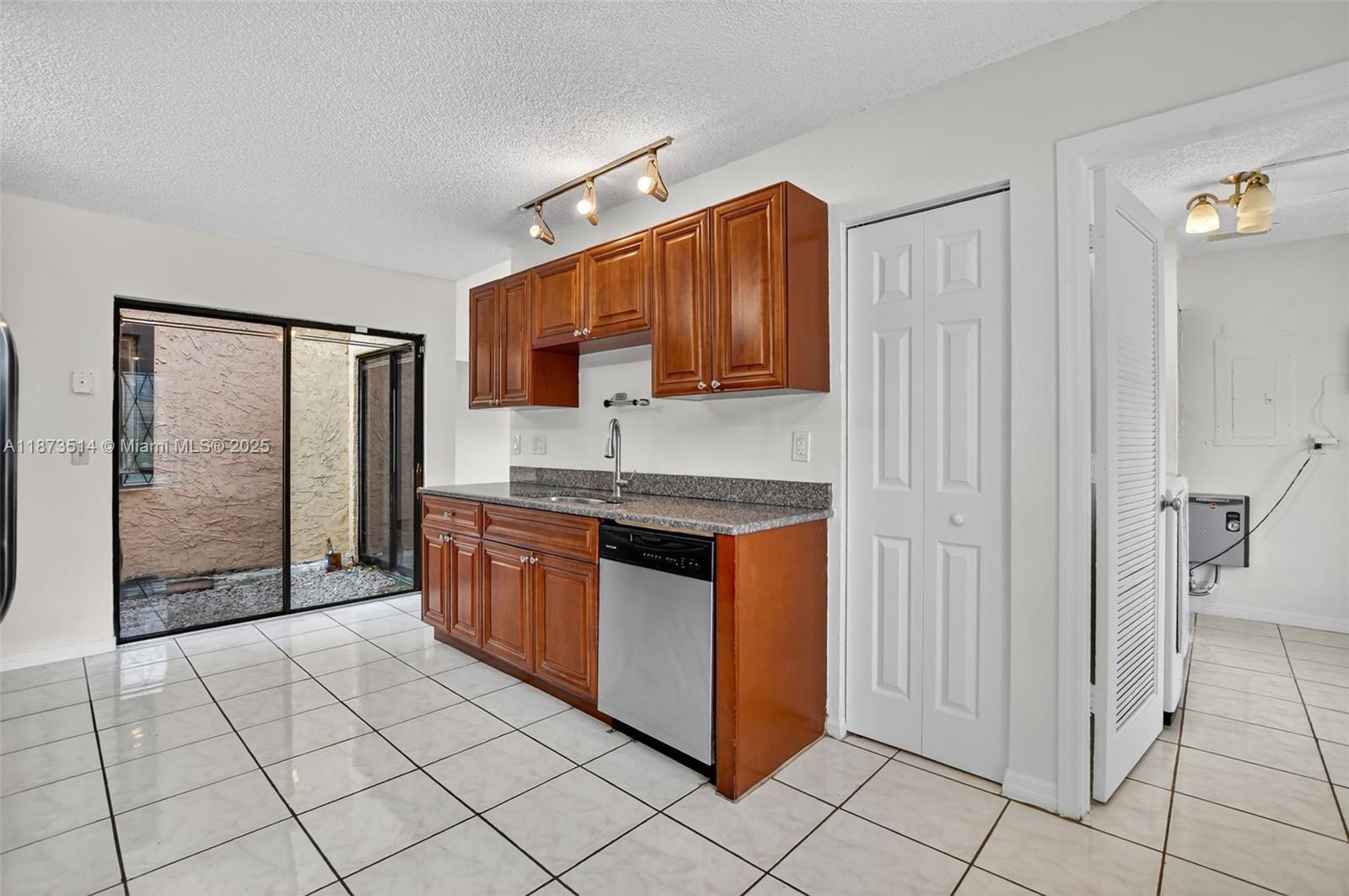 SPRINGTREE LAKES - Residential