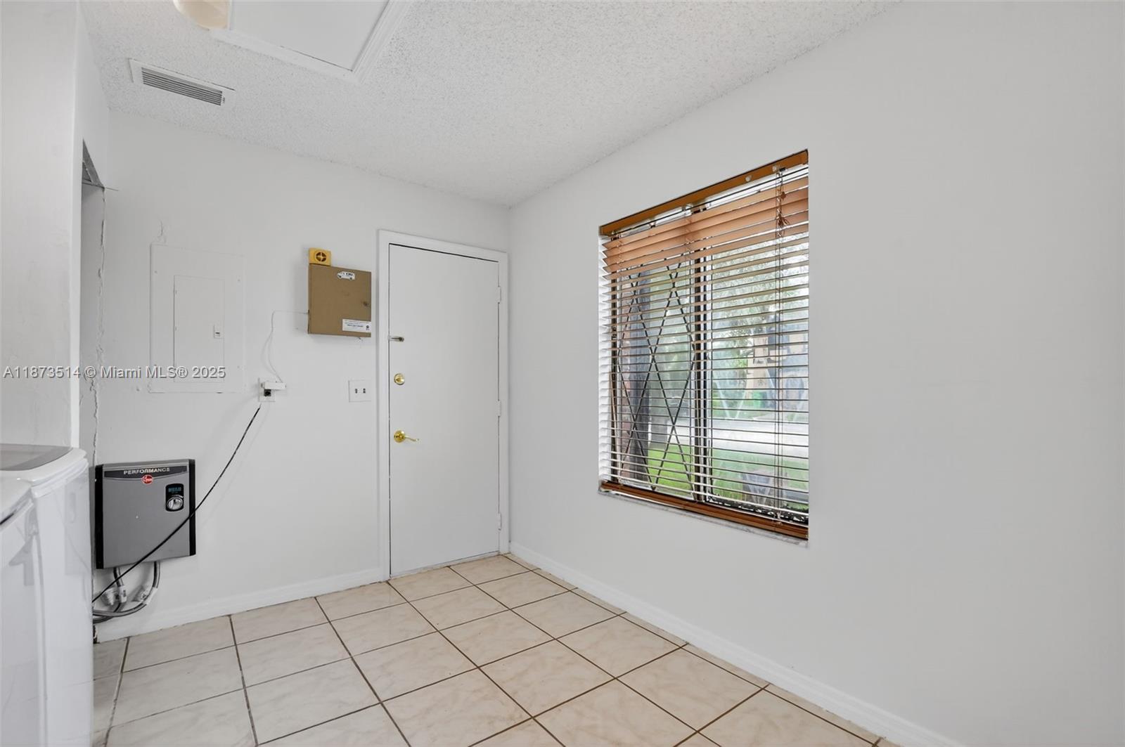 SPRINGTREE LAKES - Residential