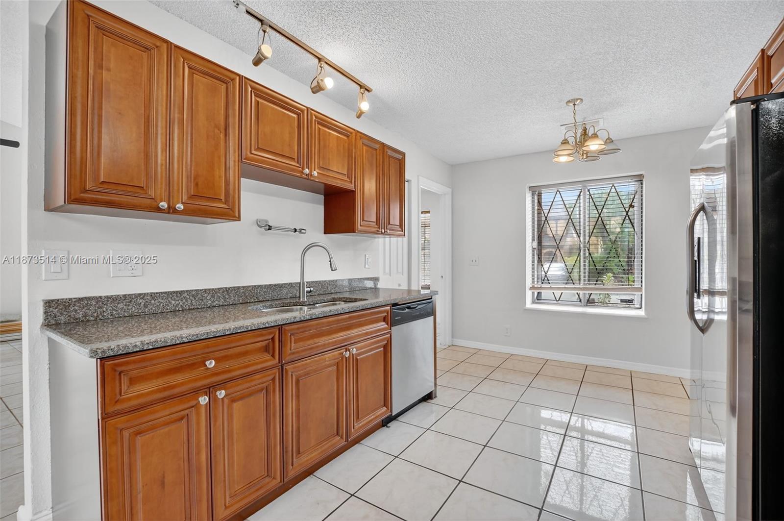 SPRINGTREE LAKES - Residential