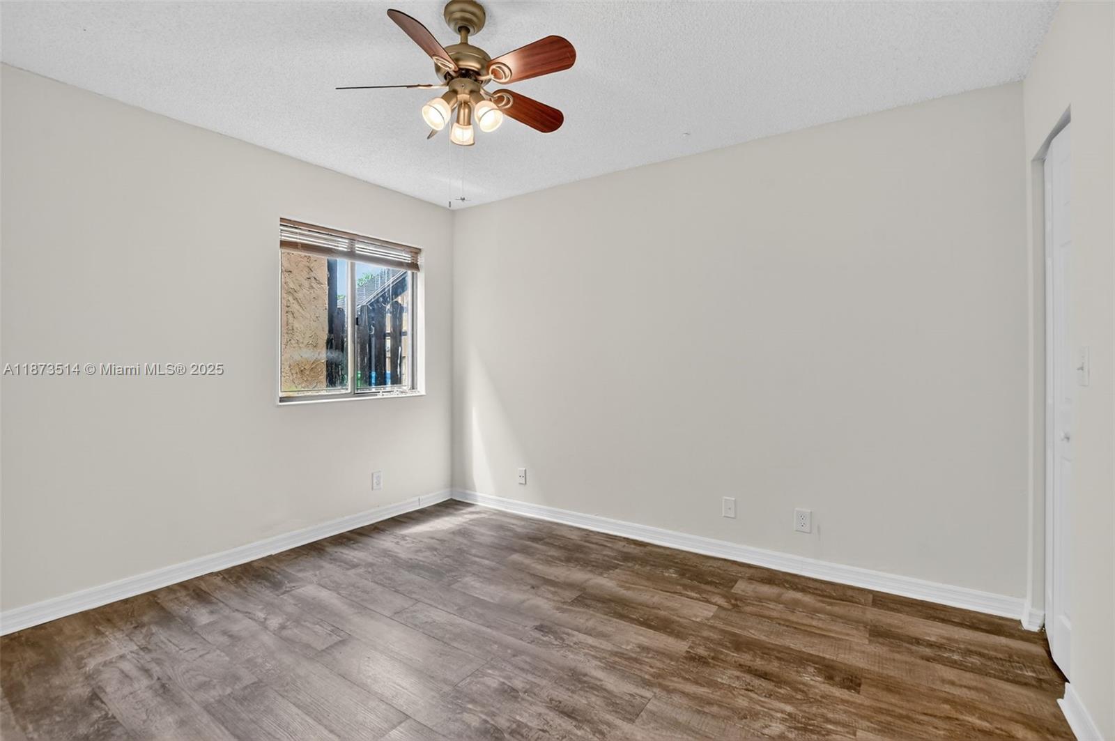 SPRINGTREE LAKES - Residential