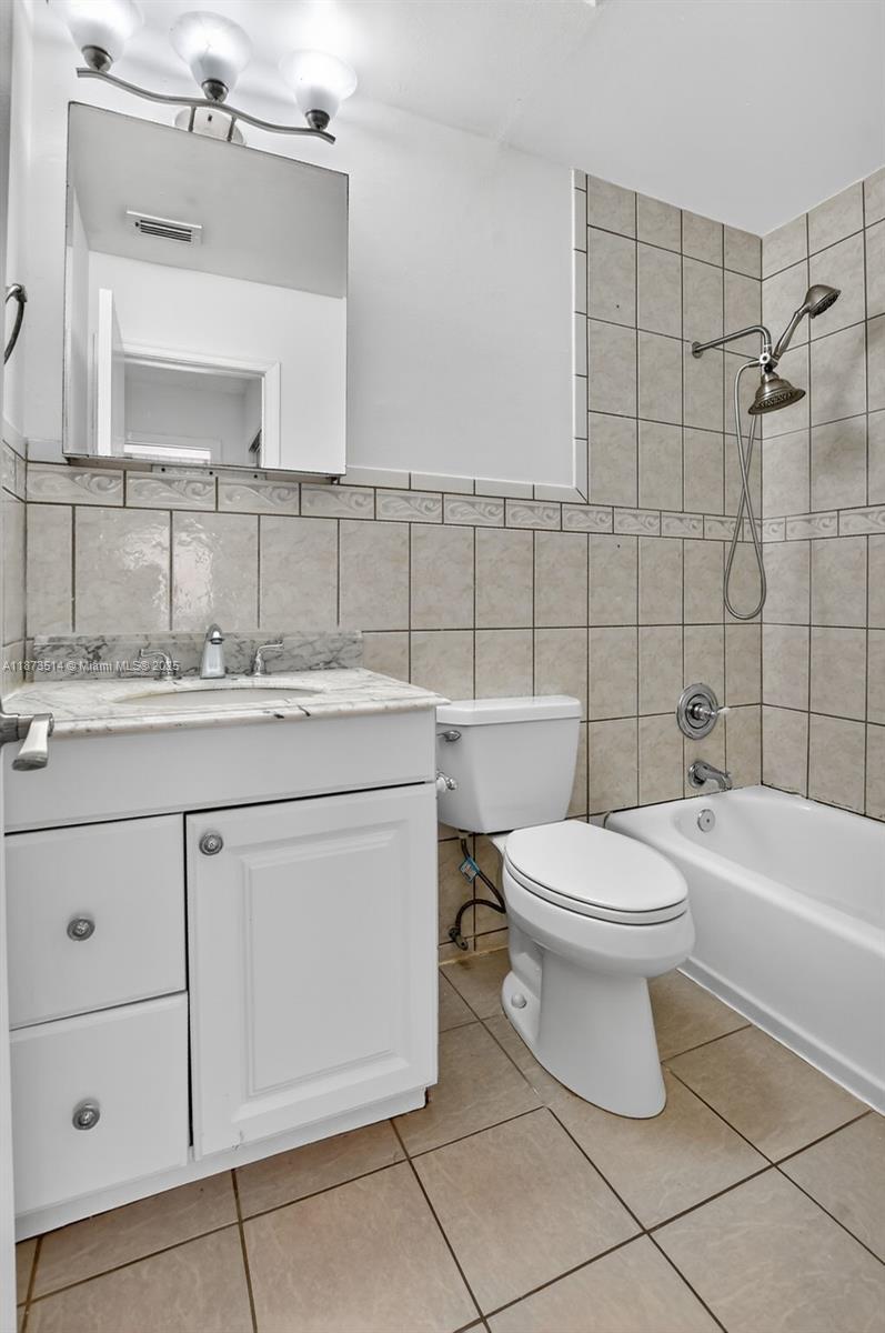 SPRINGTREE LAKES - Residential