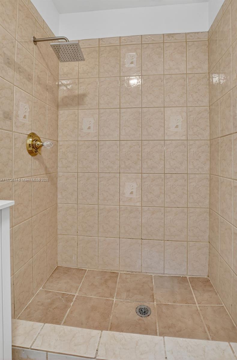 SPRINGTREE LAKES - Residential