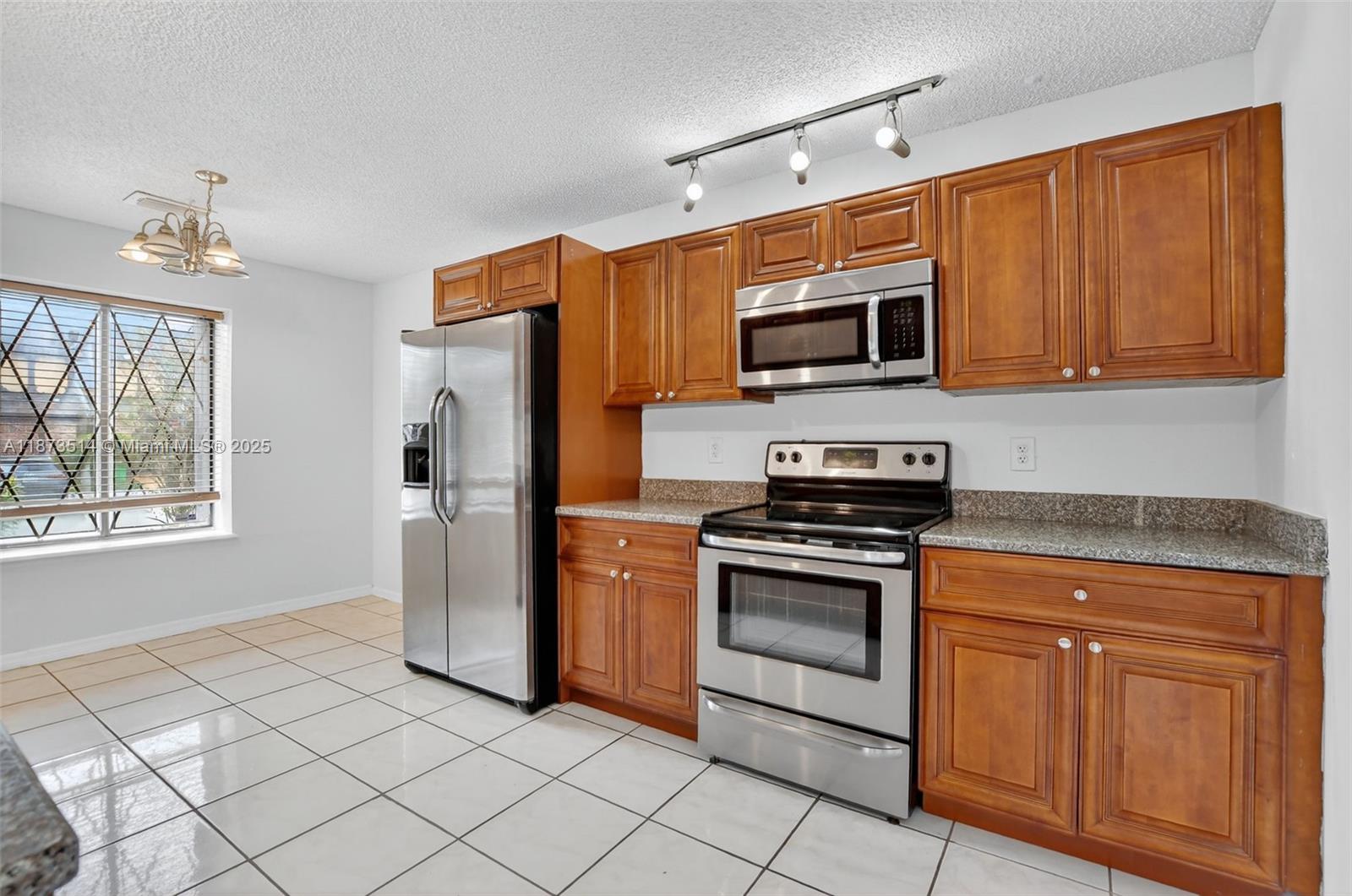 SPRINGTREE LAKES - Residential