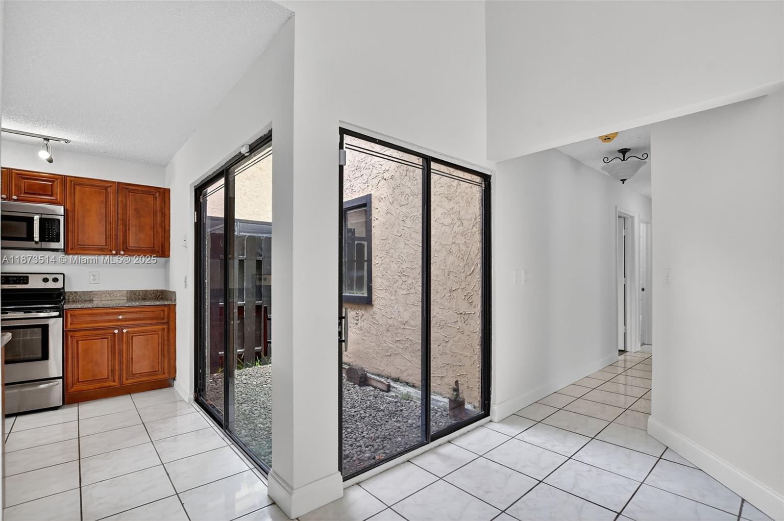 SPRINGTREE LAKES - Residential