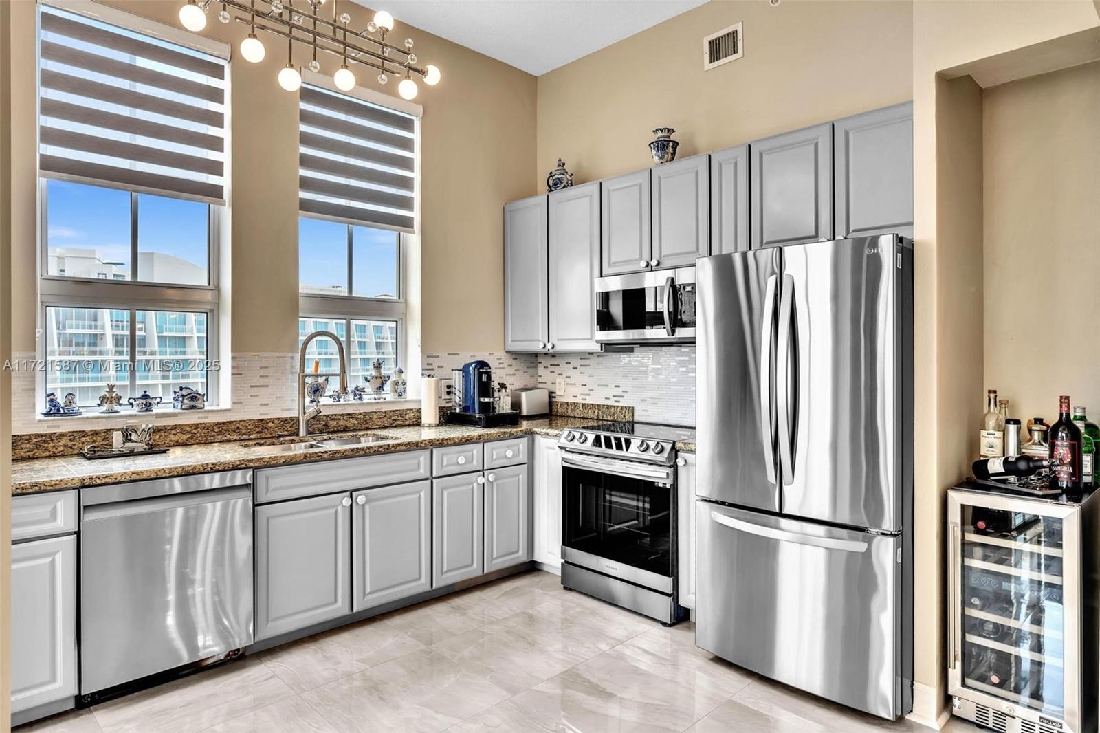 Property for Sale at 3001 Ne 185th St 713, Aventura, Miami-Dade County, Florida - Bedrooms: 2 
Bathrooms: 3  - $695,000