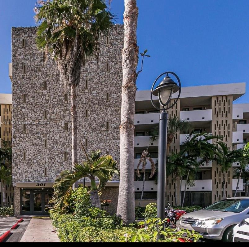 301 Golden Isles Dr 203, Hallandale Beach, Broward County, Florida - 1 Bedrooms  
1 Bathrooms - 