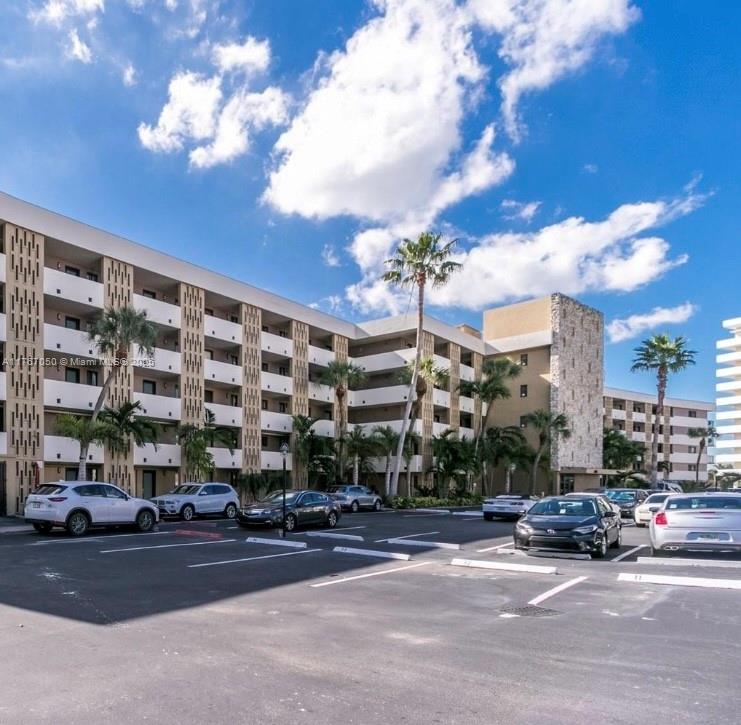 YACHT CLUB CONDO (THE) - Residential