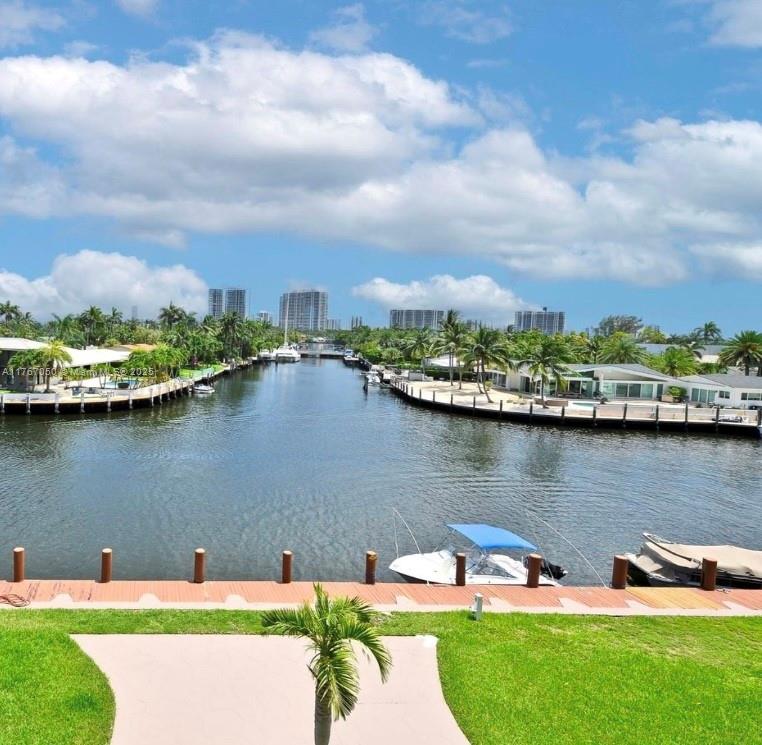 YACHT CLUB CONDO (THE) - Residential