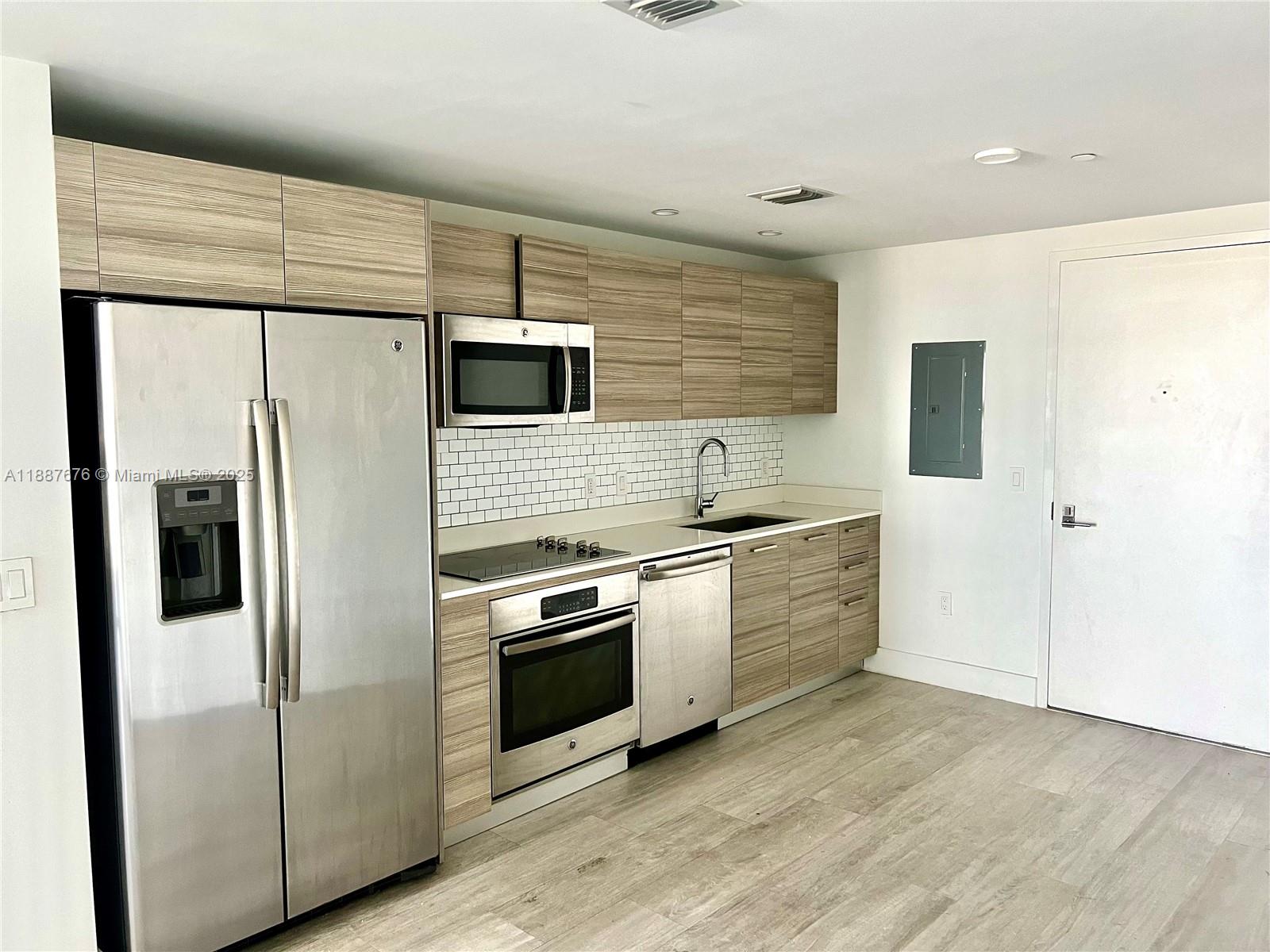 121 NE 34th St 1114