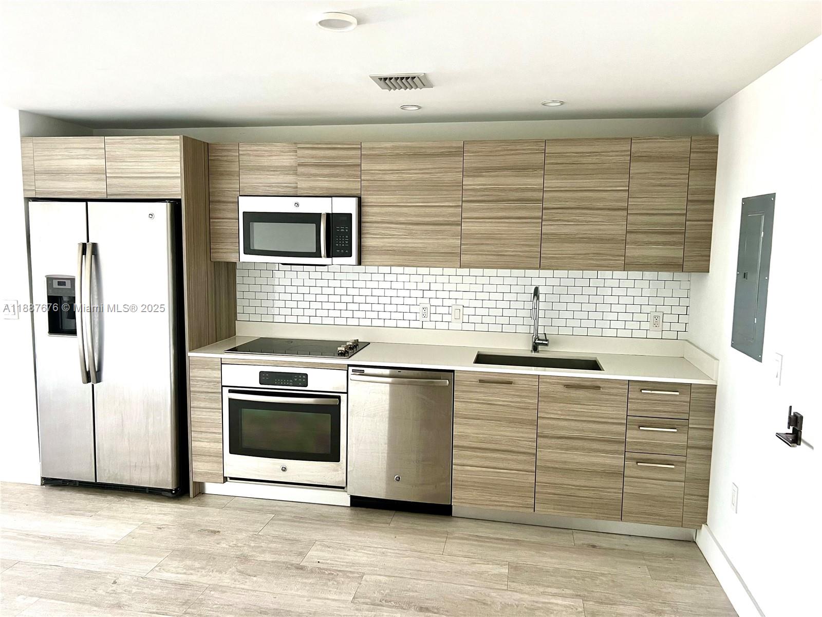 121 NE 34th St 1114