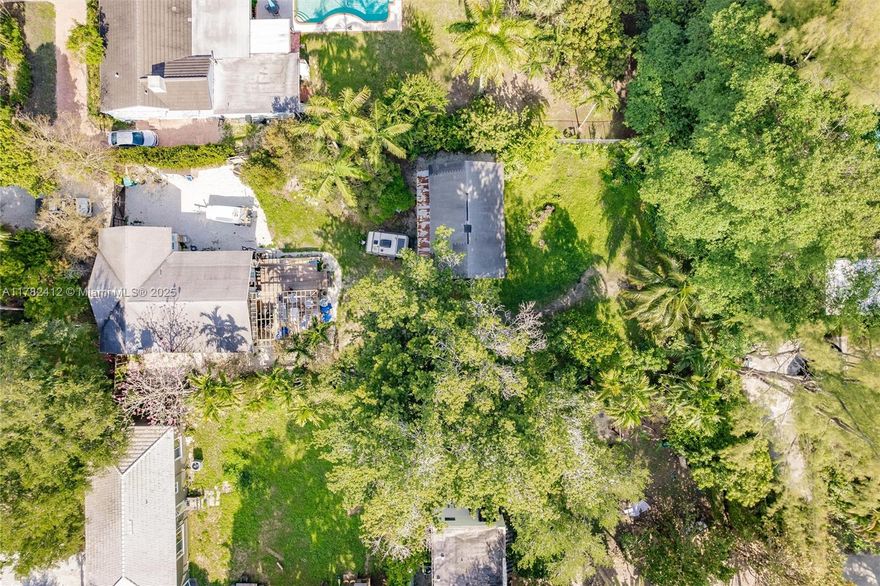 Prime Opportunity in Biscayne Park!
Oversized 16,500 sq ft lot with existing 2BR/1BA single-family home and detached garage. Ideal for redevelopment or building your dream home. Property is being sold for land value. Don’t miss this rare chance to own in one of Biscayne Park’s most sought-after neighborhoods.