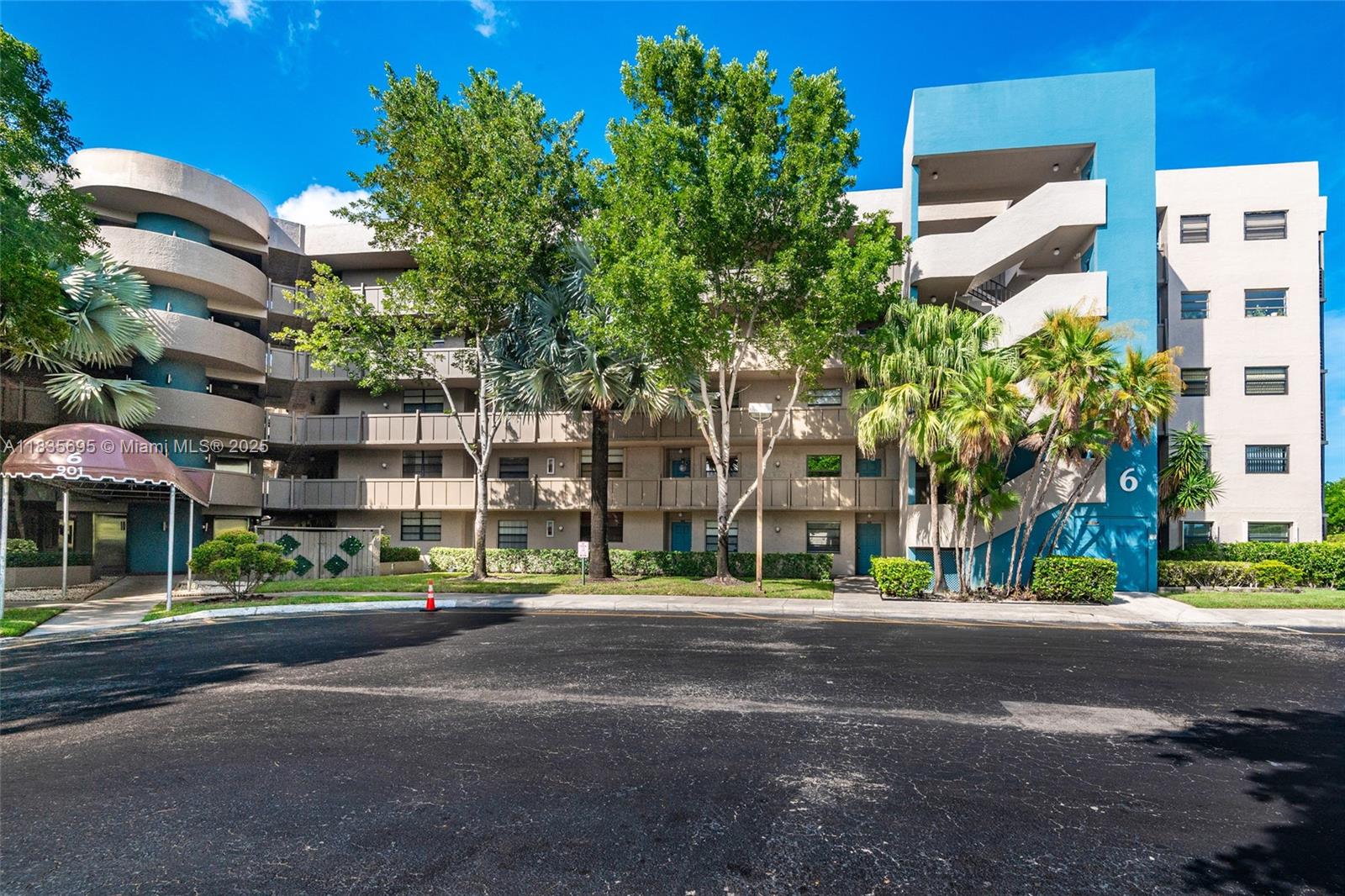 Beautiful and spacious 2 bed, 2 baths condo located in the highly desirable, guard-gated community of Colony Point. This well-maintained unit offers comfort and convenience in a resort-style setting. with a beautiful lake view. Enjoy a wide array of amenities including heated pool, fitness center, theater, billiards room, library, tennis & racquetball courts, BBQ areas by the beach-style lake, and a courtesy shuttle bus. Prime location – walking distance to shopping, dining, hospitals, and close to major highways. HOA includes: water, basic cable, exterior building maintenance, insurance, and full access to all amenities. Don’t miss your chance to live in one of the most sought-after active adult communities!