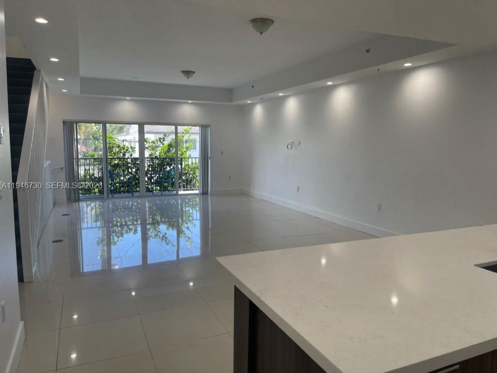 Photo of Hollywood, FL 33020 (MLS # A11946730)