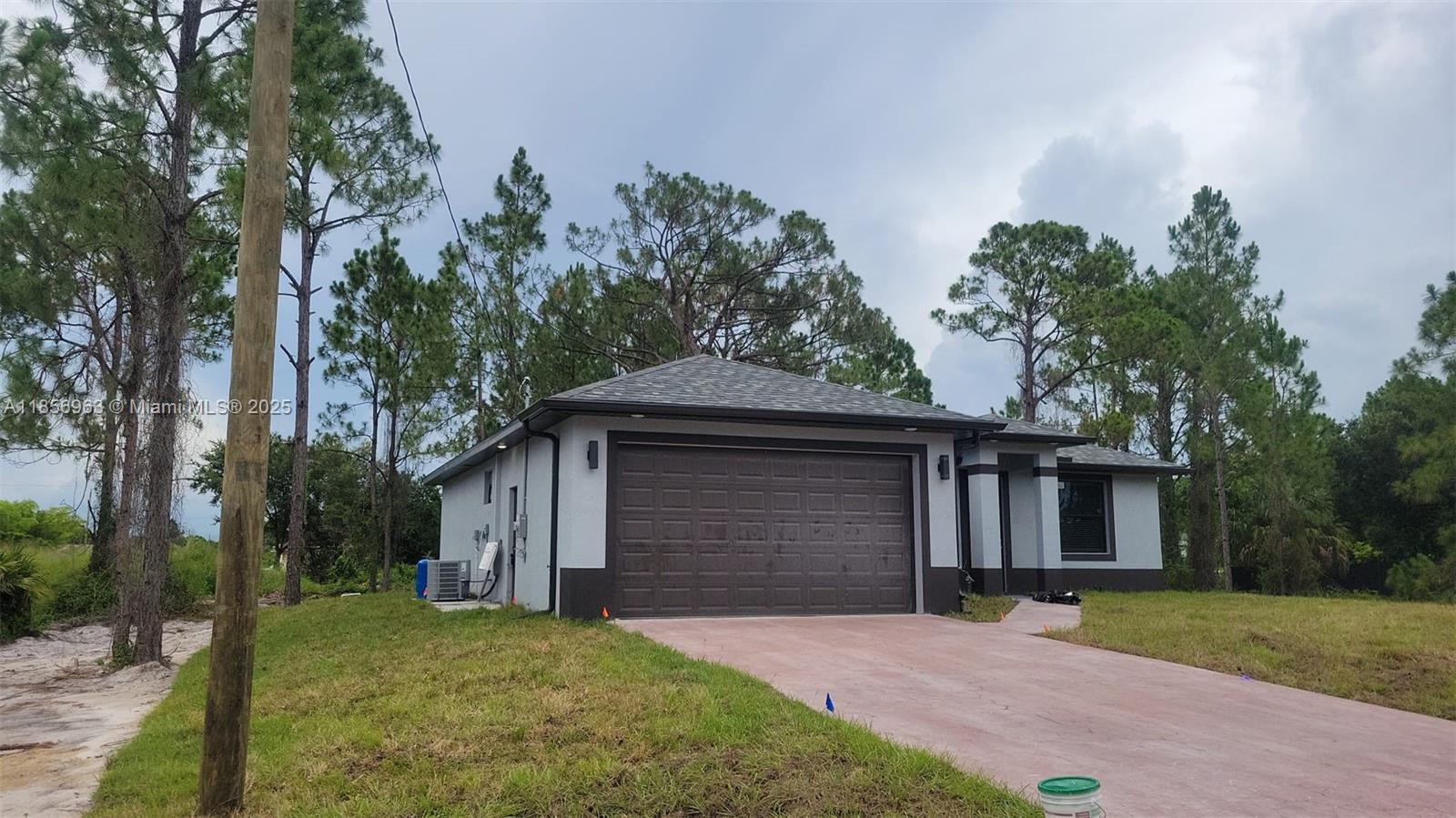 Beautiful home build in 2023, 3 bed 2 baths, located in a corner lot, huge driveway and double car garage Open kitchen, split flor plan, full size laundry.