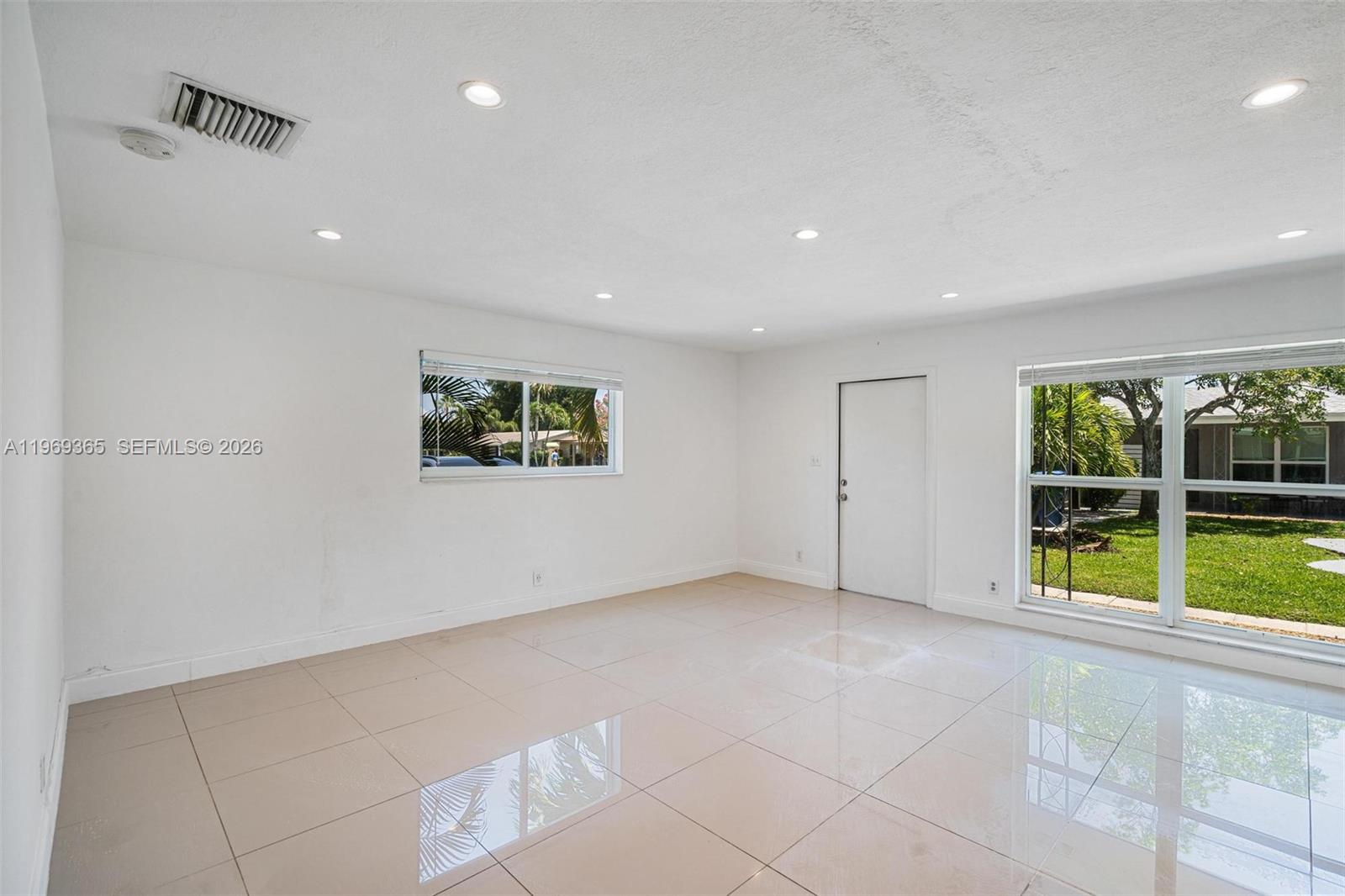 EDGEWATER ESTATES 1ST ADD - Residential Income