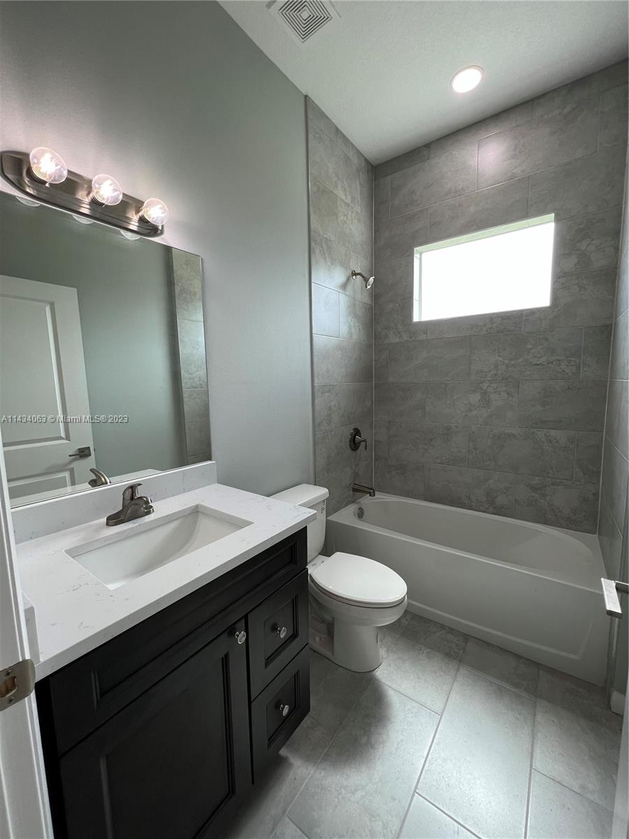 PORT LABELLE - Residential Lease