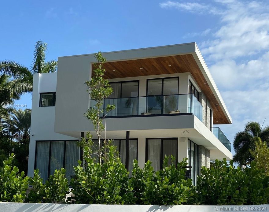 Breathtaking Contemporary design home, with Amazing finishes, located at the desirable and prestigious N Bay Rd in Miami Beach!! This property has 4 Bedrooms, 4 full Bathrooms + 1/2 bathroom, pool, jacuzzi, security system, Home Theater, nice living and dining areas, surrounded by glass, and a great landscaping views from all ambiences. FINAL INSPECTIONS ALREADY BEING DONE, TCO SHOULD BE ISSUED IN FEW WEEKS. Easy to Show! THAT´S A MUST SEE!!