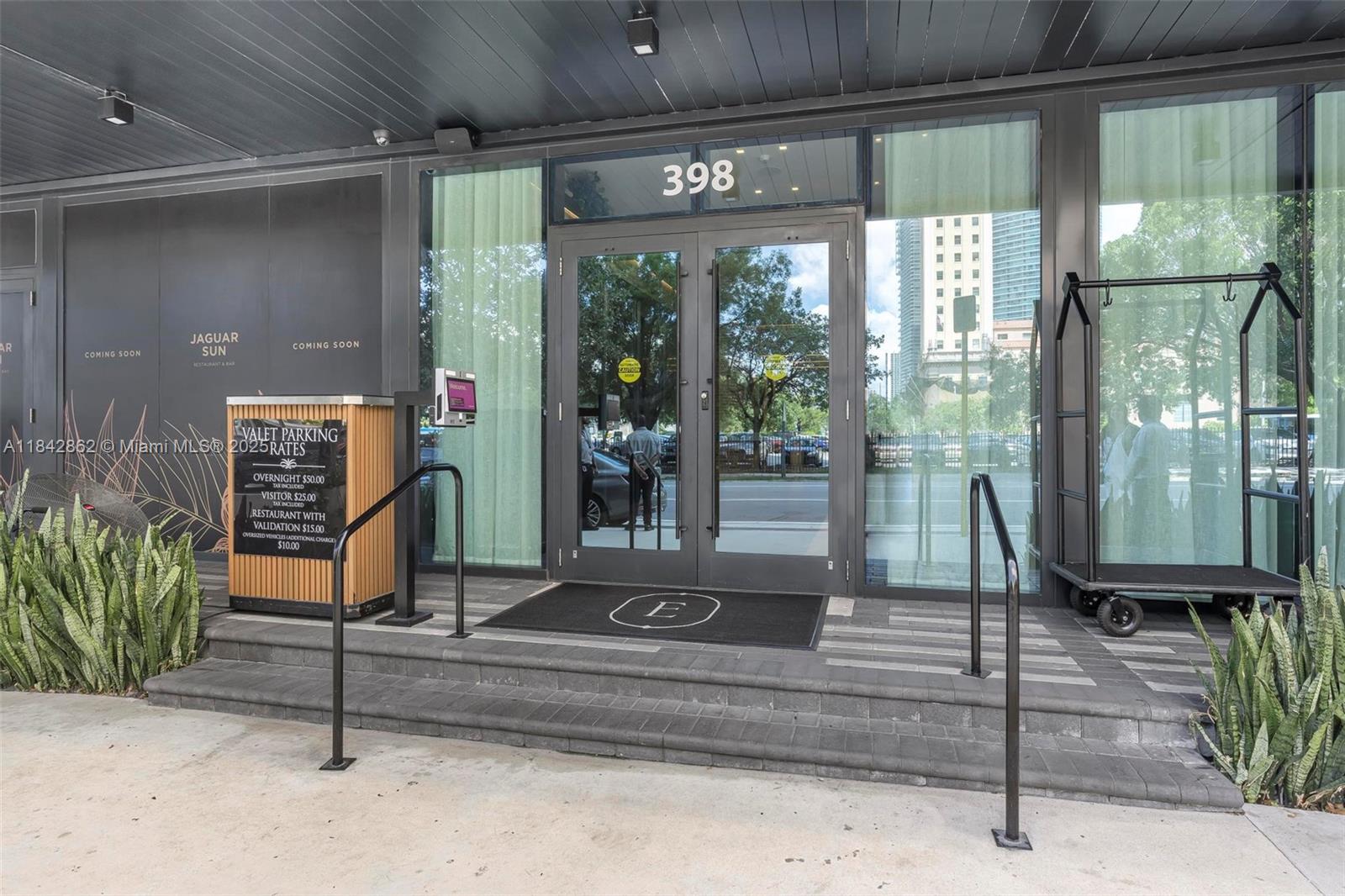 398 NE 5th St 1711, Miami, FL, 33132/$1,449,000 1 398 NE 5th St 1711