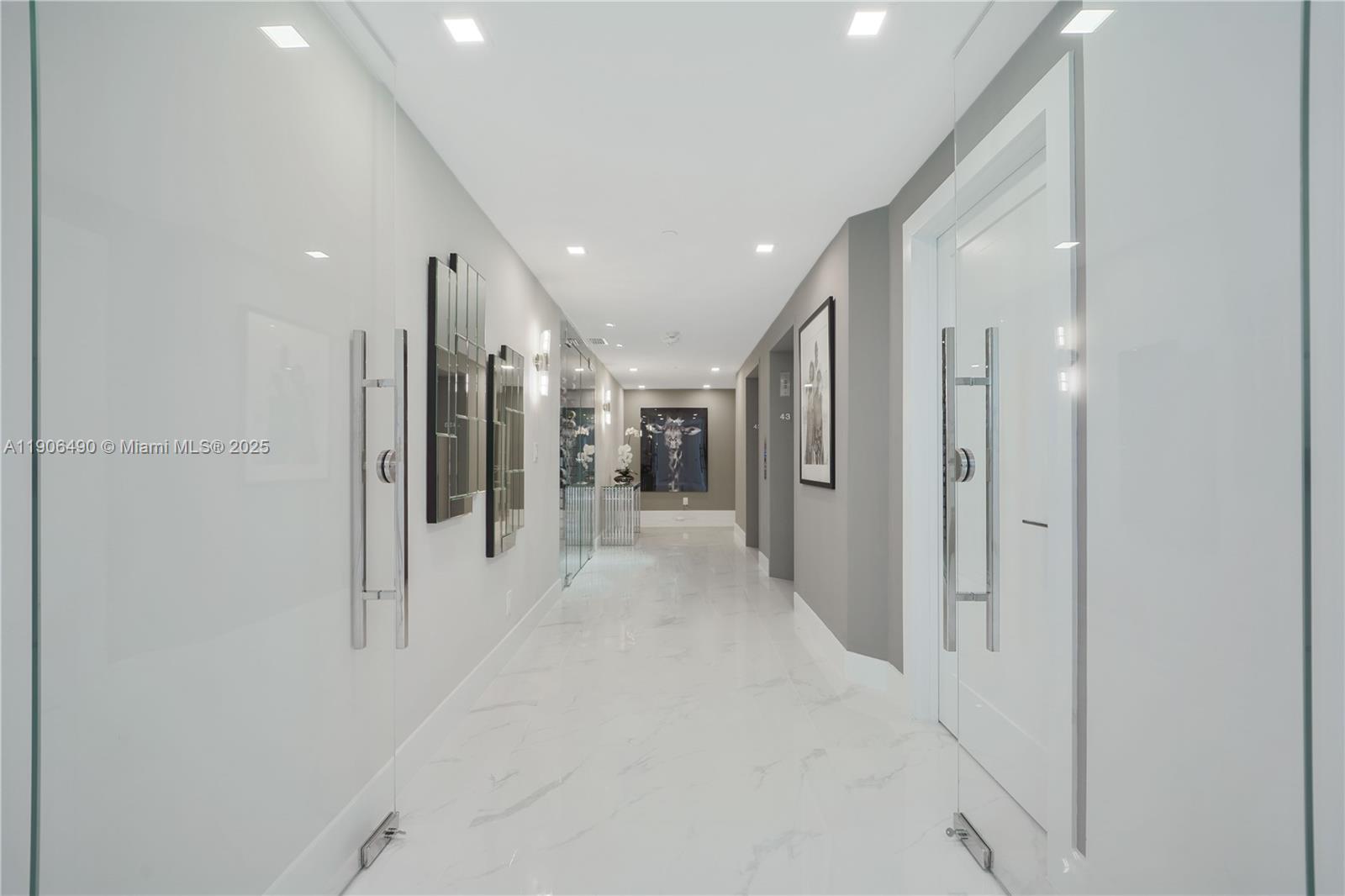 300 S Pointe Dr 4306